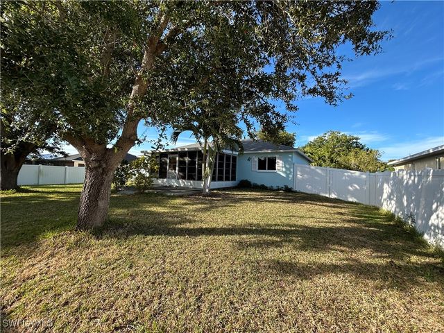 26 SW 19th LN, Cape Coral, FL 33991