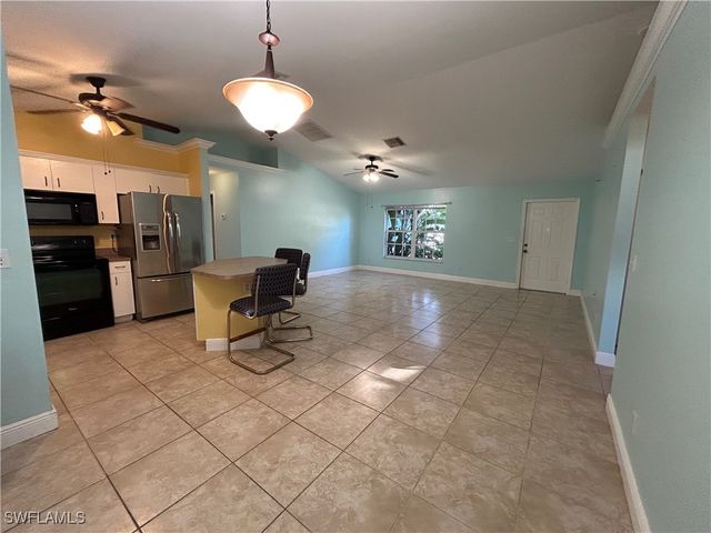 26 SW 19th LN, Cape Coral, FL 33991