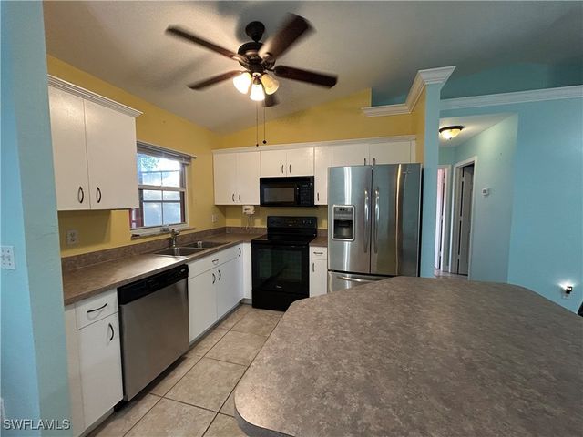 26 SW 19th LN, Cape Coral, FL 33991