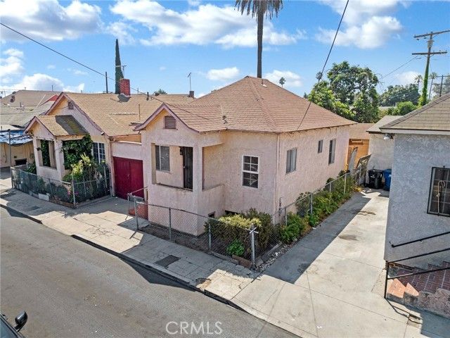 2201 Trinity, Los Angeles, CA 90011