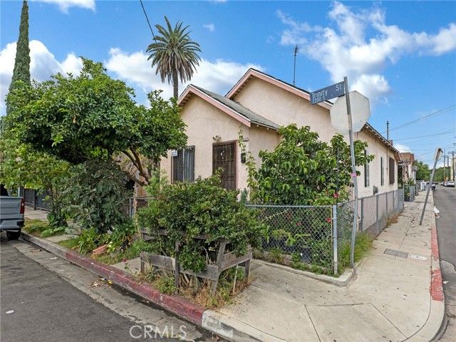 2201 Trinity, Los Angeles, CA 90011