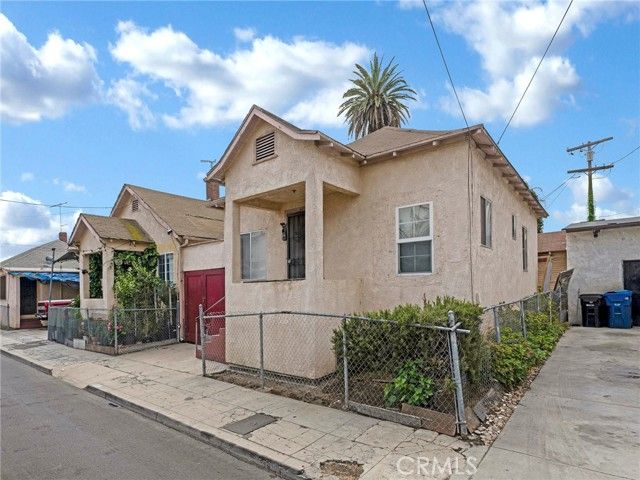 2201 Trinity, Los Angeles, CA 90011