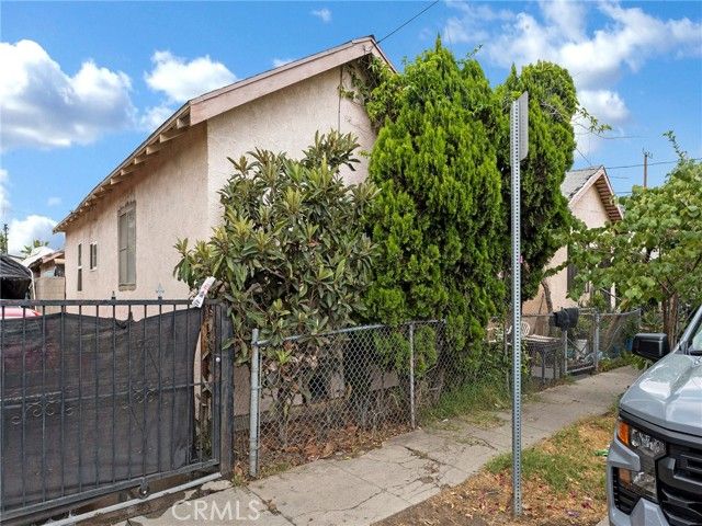 2201 Trinity, Los Angeles, CA 90011
