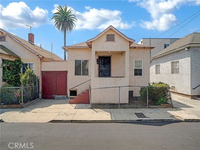2201 Trinity, Los Angeles, CA 90011