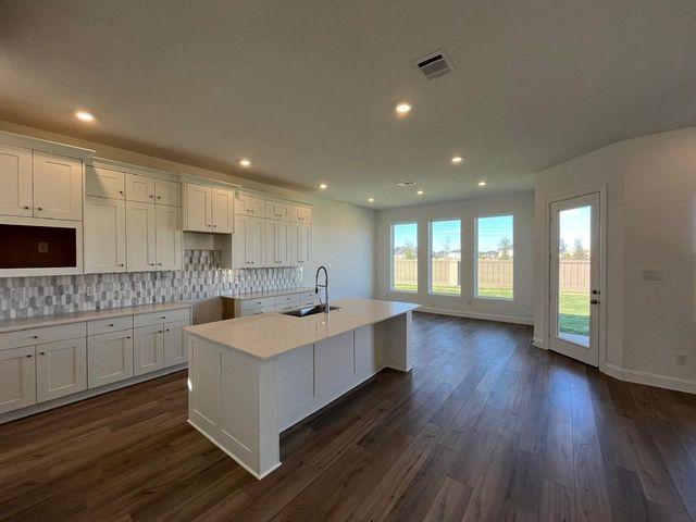 6026 Marina Ray Drive, Baytown, TX 77521