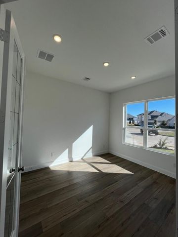 6026 Marina Ray Drive, Baytown, TX 77521