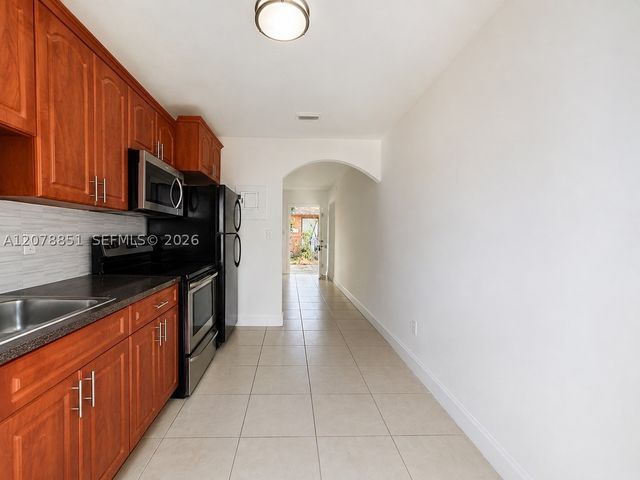 10841 SW 7th St 1, Sweetwater, FL 33174
