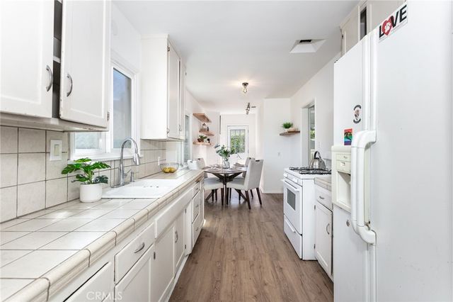 7513 Oak Park, Lake Balboa, CA 91406