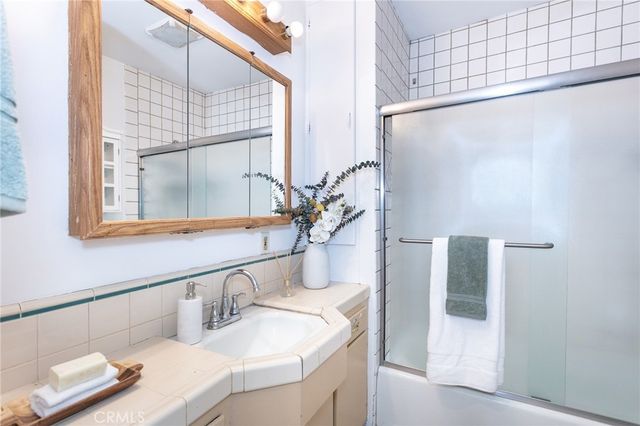 7513 Oak Park, Lake Balboa, CA 91406