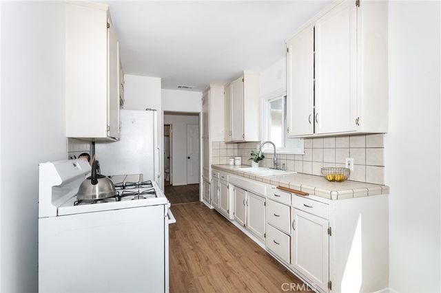 7513 Oak Park, Lake Balboa, CA 91406