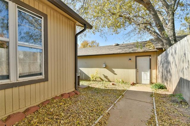 13917 E Crossing Way, Edmond, OK 73013