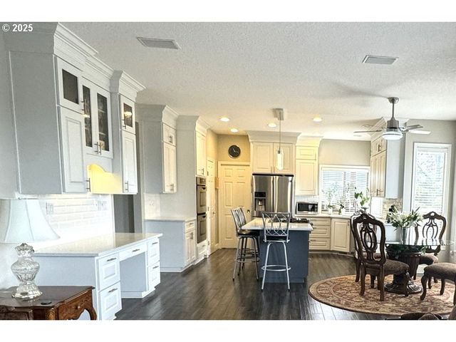 11782 Se MOUNTAIN SUN Dr, Clackamas, OR 97015