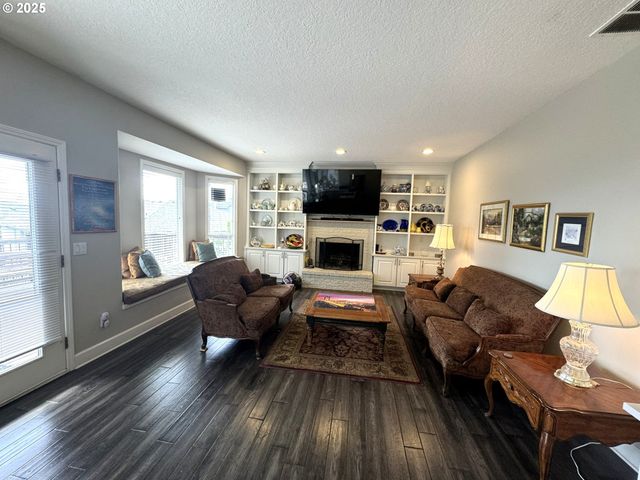 11782 Se MOUNTAIN SUN Dr, Clackamas, OR 97015