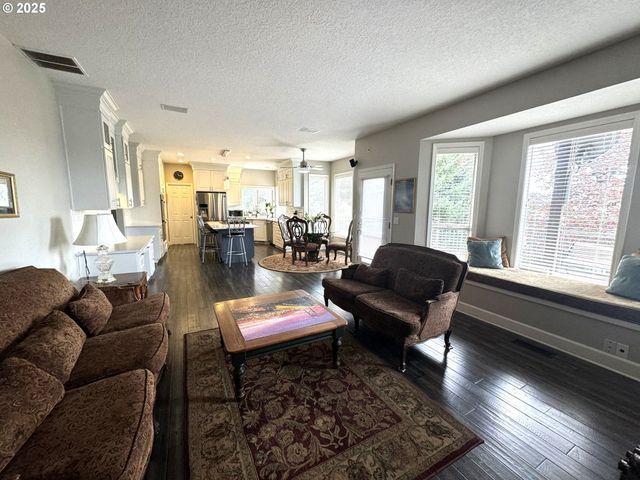 11782 Se MOUNTAIN SUN Dr, Clackamas, OR 97015