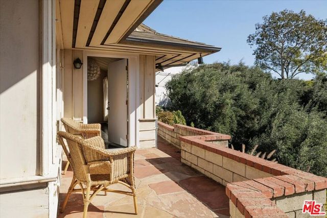 3200 Deronda Drive, Los Angeles, CA 90068