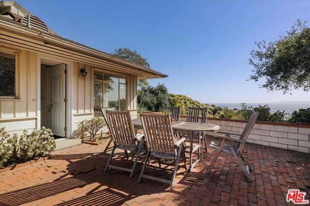 3200 Deronda Drive, Los Angeles, CA 90068