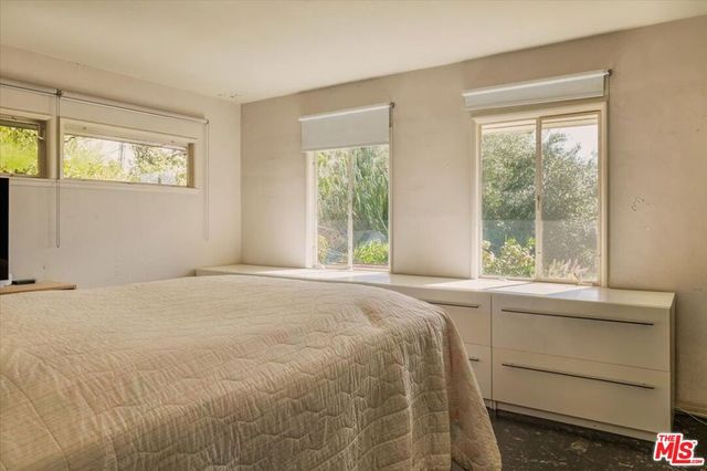 3200 Deronda Drive, Los Angeles, CA 90068