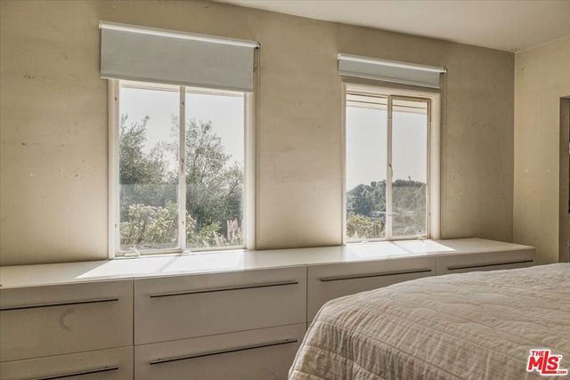 3200 Deronda Drive, Los Angeles, CA 90068