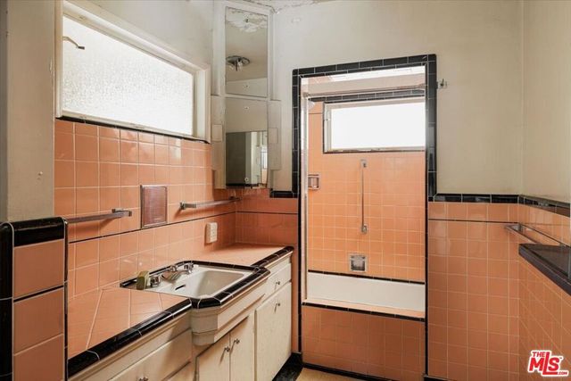 3200 Deronda Drive, Los Angeles, CA 90068