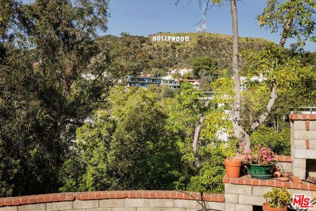 3200 Deronda Drive, Los Angeles, CA 90068