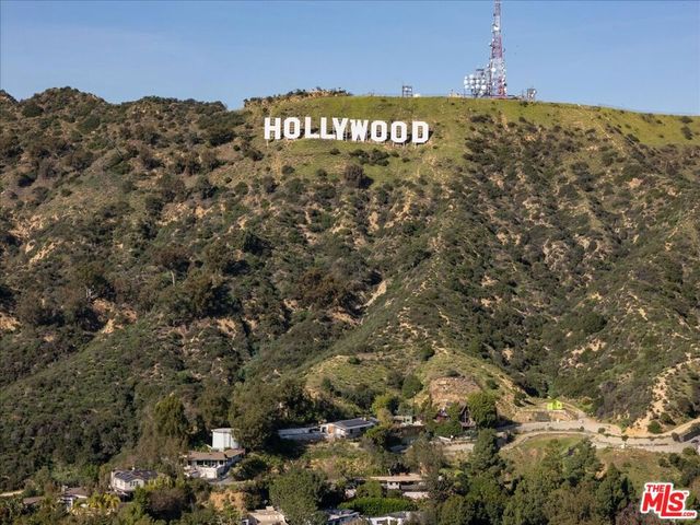 3200 Deronda Drive, Los Angeles, CA 90068