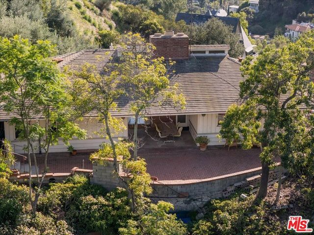 3200 Deronda Drive, Los Angeles, CA 90068