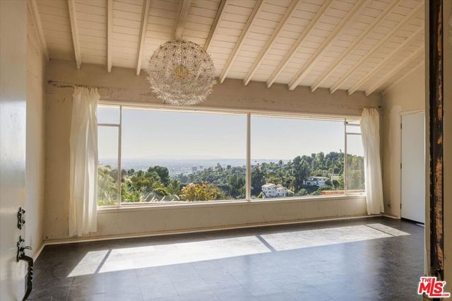 3200 Deronda Drive, Los Angeles, CA 90068