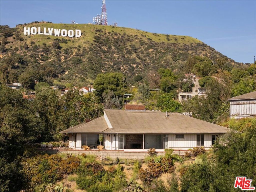 3200 Deronda Drive, Los Angeles, CA 90068