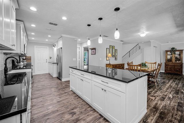 932 MYAKKA COURT NE, St Petersburg, FL 33702