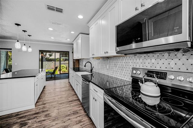 932 MYAKKA COURT NE, St Petersburg, FL 33702