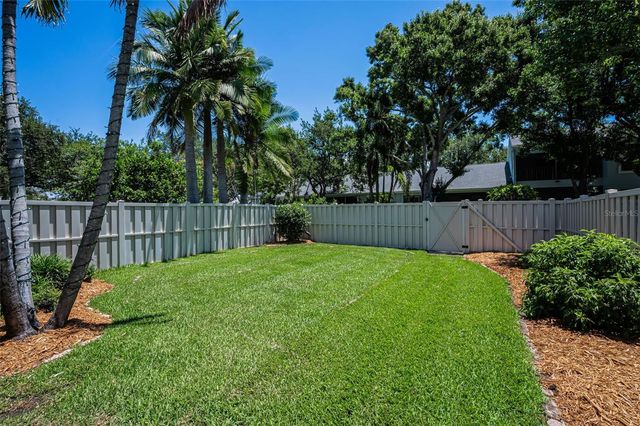 932 MYAKKA COURT NE, St Petersburg, FL 33702