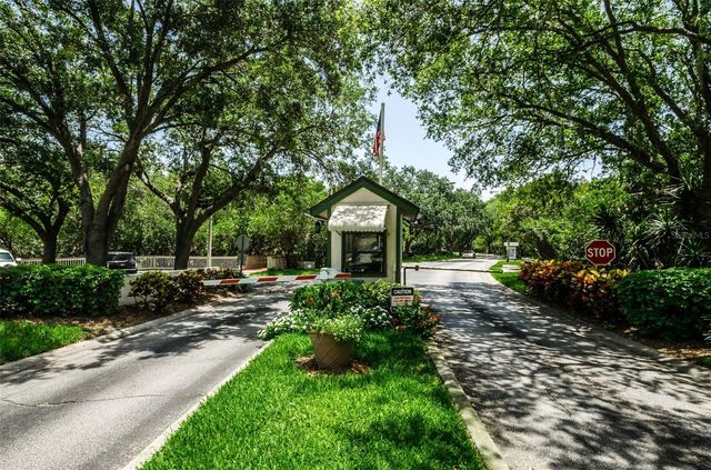 932 MYAKKA COURT NE, St Petersburg, FL 33702