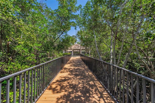 932 MYAKKA COURT NE, St Petersburg, FL 33702
