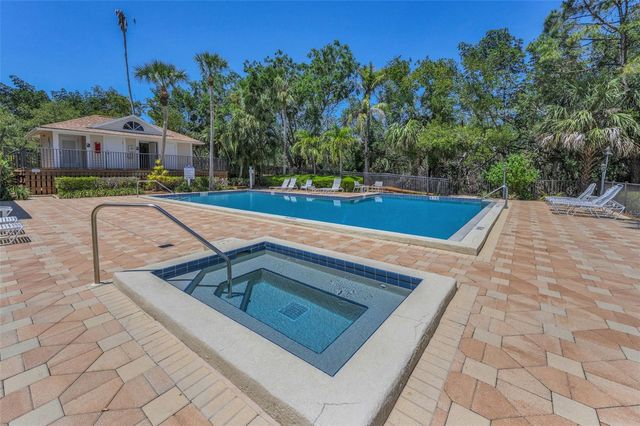 932 MYAKKA COURT NE, St Petersburg, FL 33702