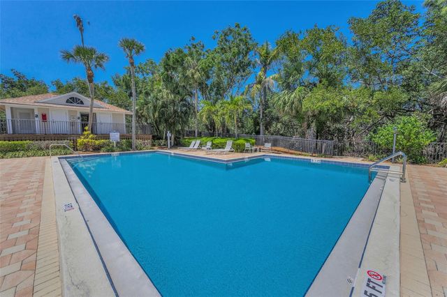 932 MYAKKA COURT NE, St Petersburg, FL 33702