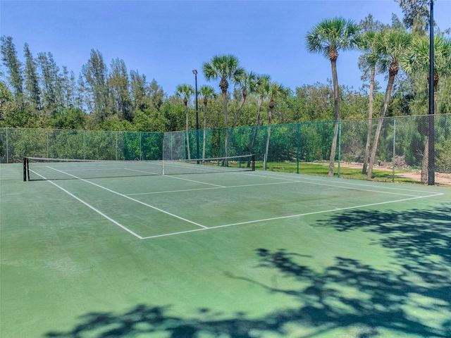 932 MYAKKA COURT NE, St Petersburg, FL 33702