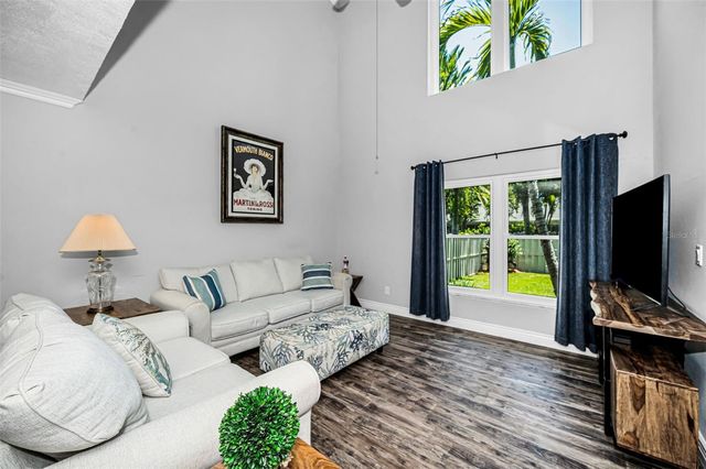 932 MYAKKA COURT NE, St Petersburg, FL 33702