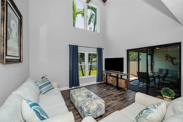 932 MYAKKA COURT NE, St Petersburg, FL 33702