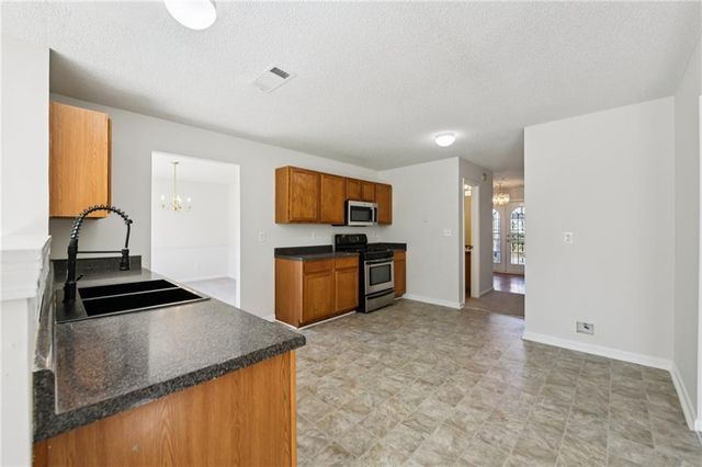 6163 Remington Park, Lithonia, GA 30058