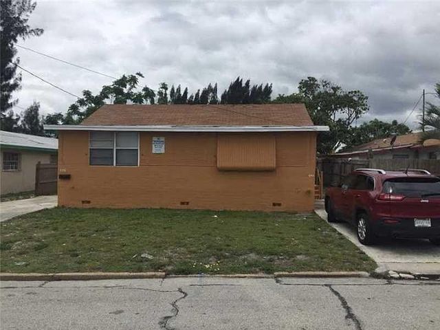 4343 Pinewood Avenue, West Palm Beach, FL 33407