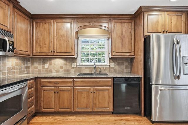 2206 W 120th Street, Leawood, KS 66209