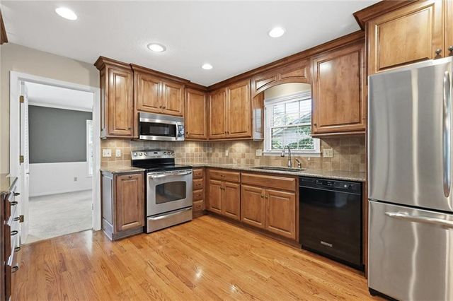 2206 W 120th Street, Leawood, KS 66209