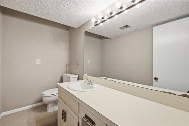 2206 W 120th Street, Leawood, KS 66209