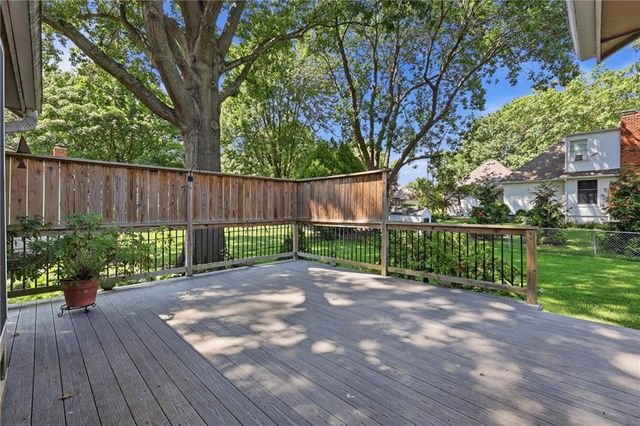 2206 W 120th Street, Leawood, KS 66209