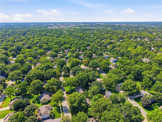 2206 W 120th Street, Leawood, KS 66209