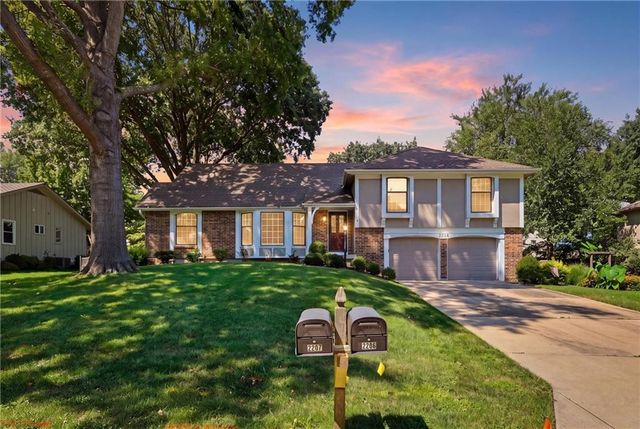 2206 W 120th Street, Leawood, KS 66209