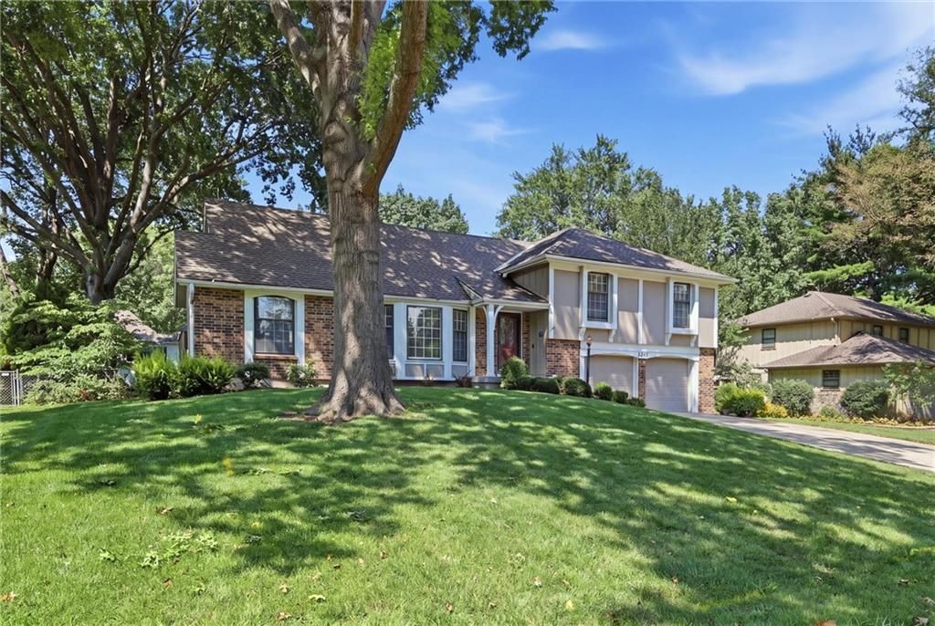 2206 W 120th Street, Leawood, KS 66209