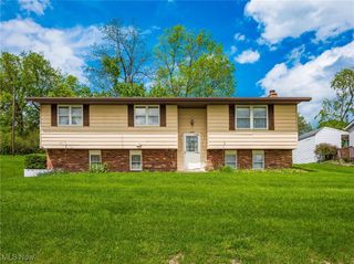 3208 Lakewood Drive, Zanesville, OH 43701