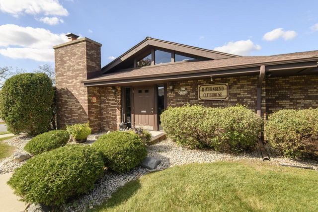 W180N9890 Riversbend CIRCLE W, Germantown, WI 53022