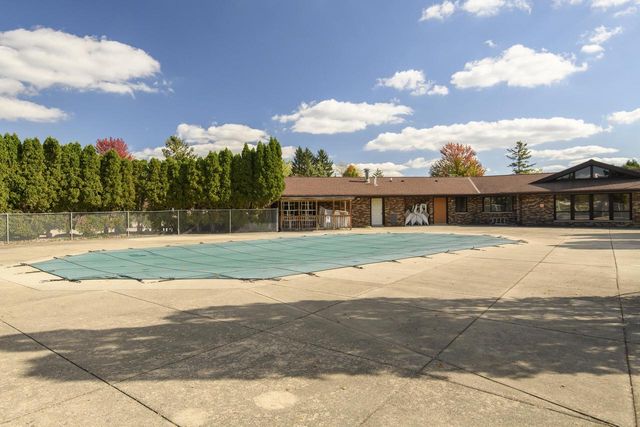 W180N9890 Riversbend CIRCLE W, Germantown, WI 53022